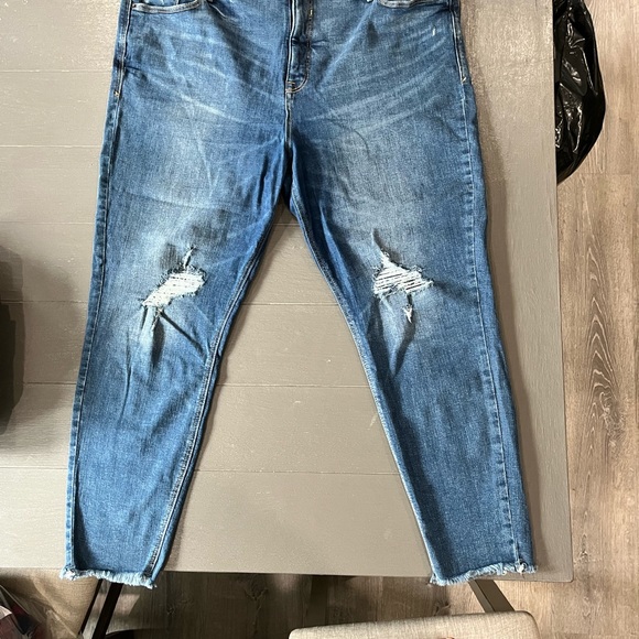 Old Navy -Ripped jeans- size 18 - Picture 3 of 3